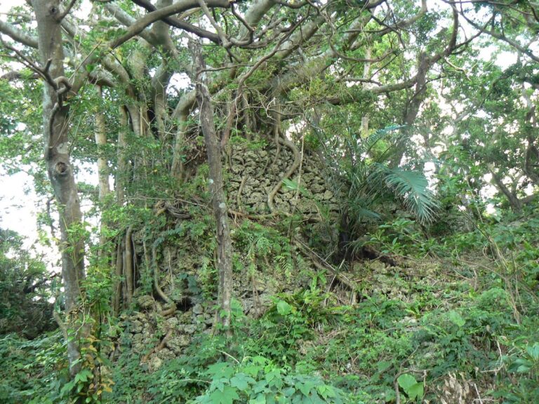 船越グスク（沖縄県）