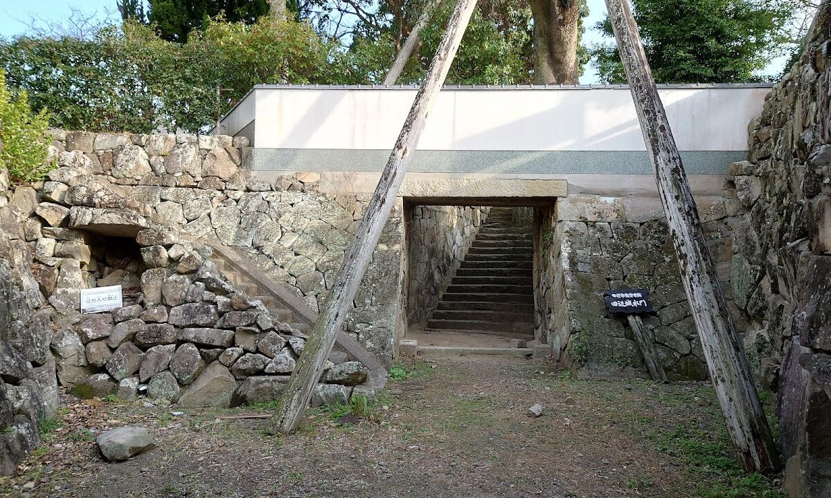 Kii-Tanabe Castle (Wakayama Prefecture)