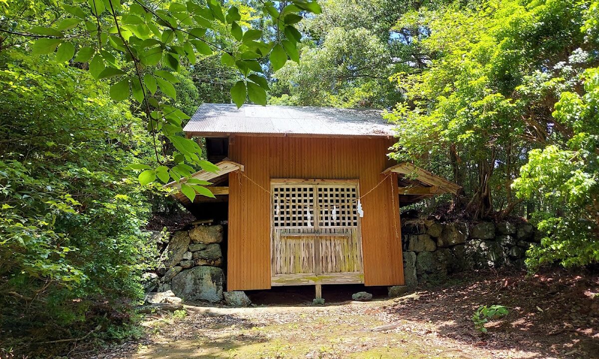 Hōgon Castle (Ochi Town, Takaoka District)